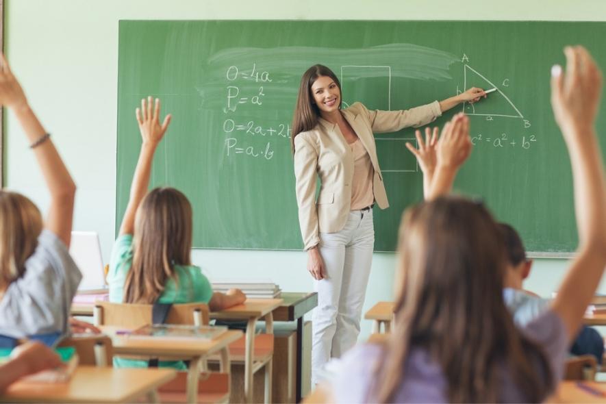 What is a substitute teacher? Differences between Substitute Teacher vs Teacher Assistant